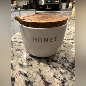 Honey pot